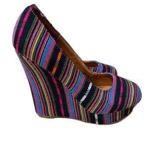 Colorful Striped Wedges size 7